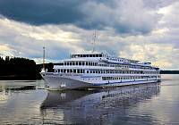 Классический четырехпалубный теплоход «Генерал Лавриненков», проект 302